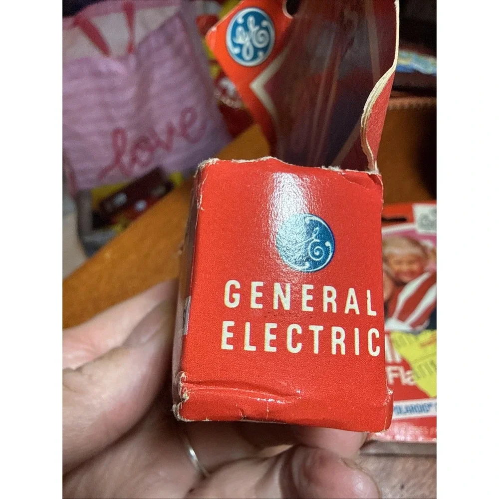 2 GE Hi-Power FlashCubes For Polaroid Focused Flash Cameras Vintage
